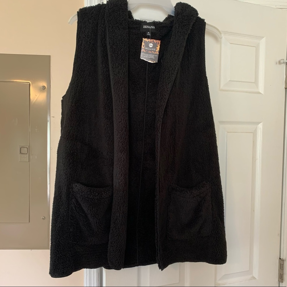 Black Faux Fur Hooded Vest. XL. With pockets!